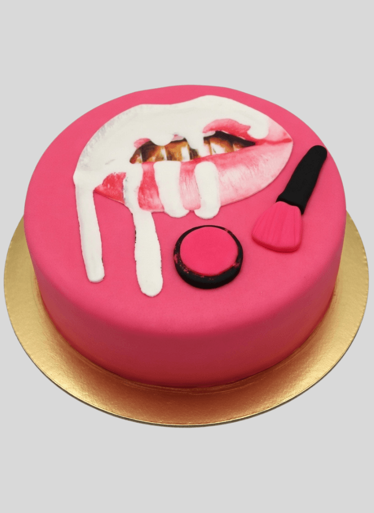 Shapely Kylie Jenner Cake