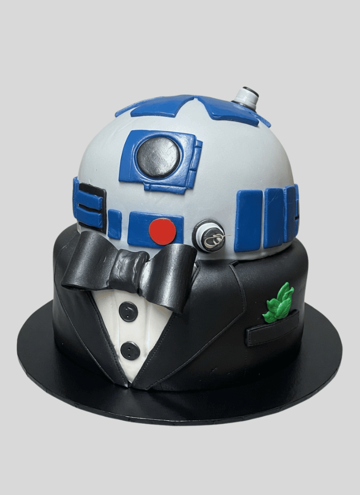 Admirable R2-D2 Cake Design