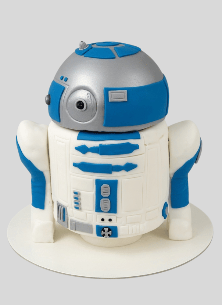 Fascinating R2-D2 Cake