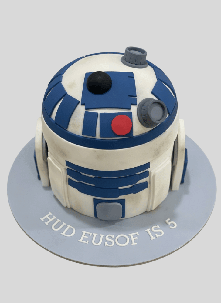 Lovely R2-D2 Cake Design