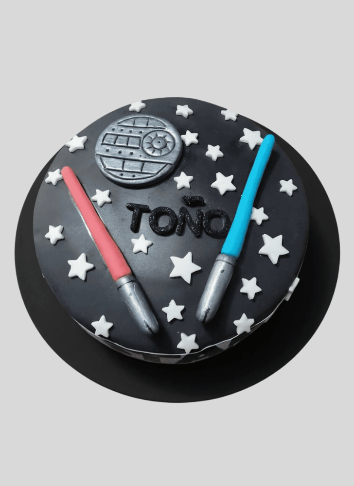 Delicate Star Wars Cake