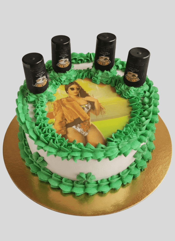 Comely Nicki Minaj Cake