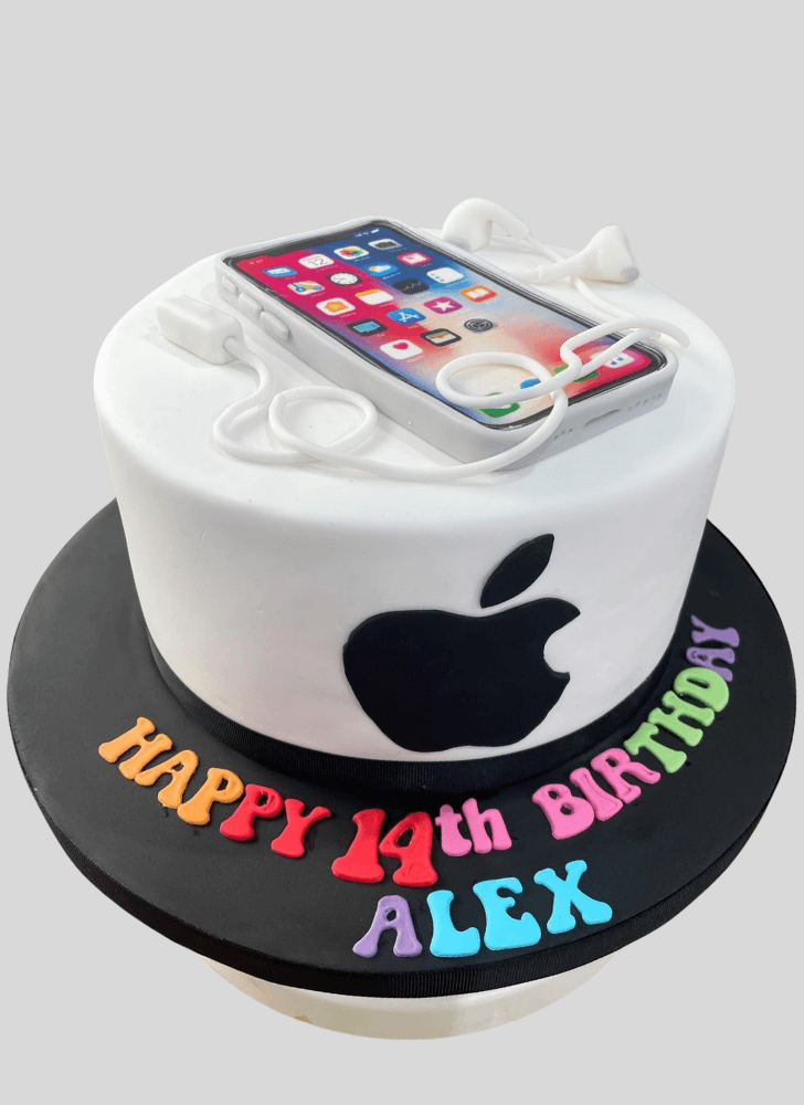 Admirable iPhone Cake Design