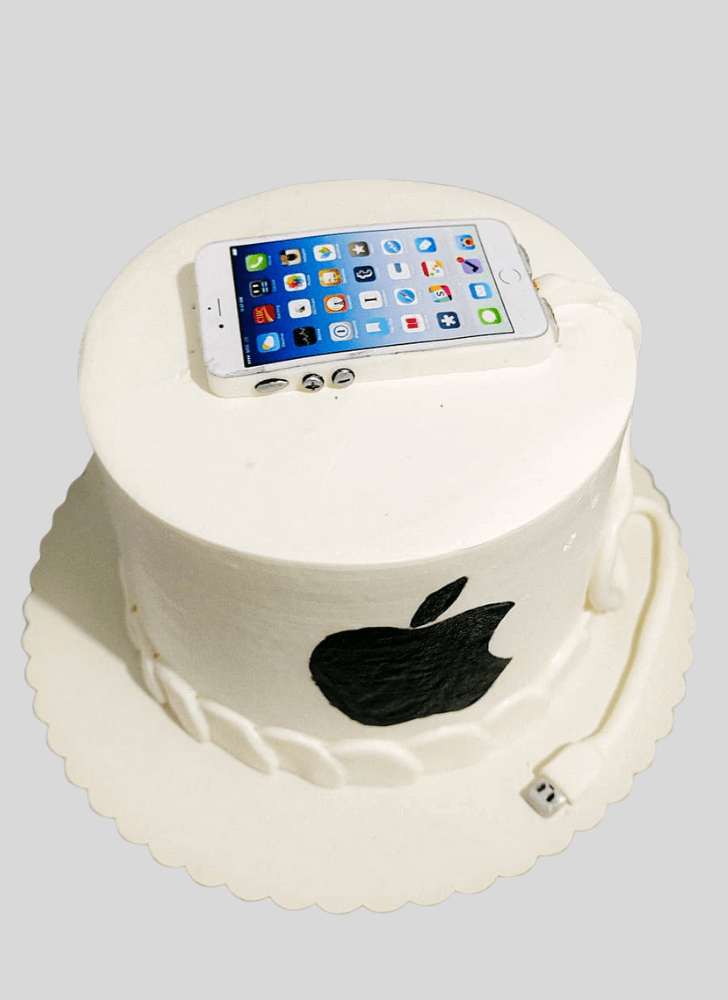 Fascinating iPhone Cake