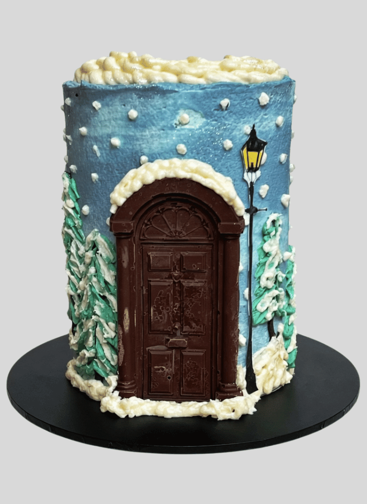 Comely Narnia Cake