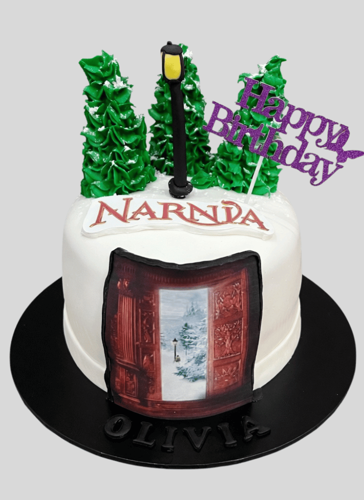 Delicate Narnia Cake