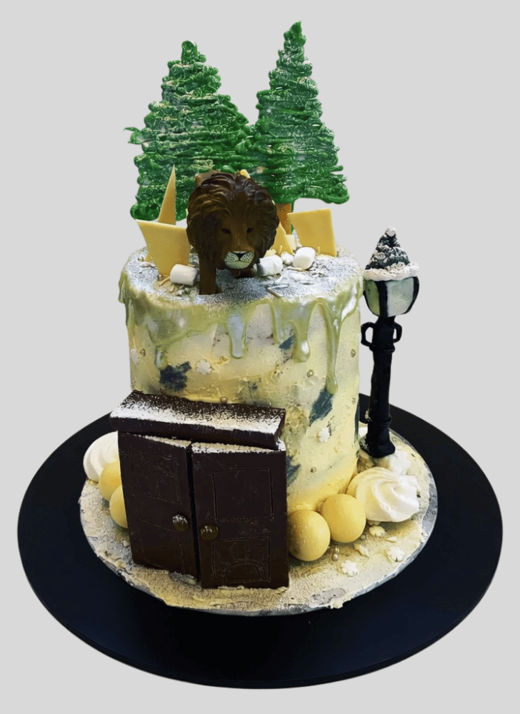 Delightful Narnia Cake