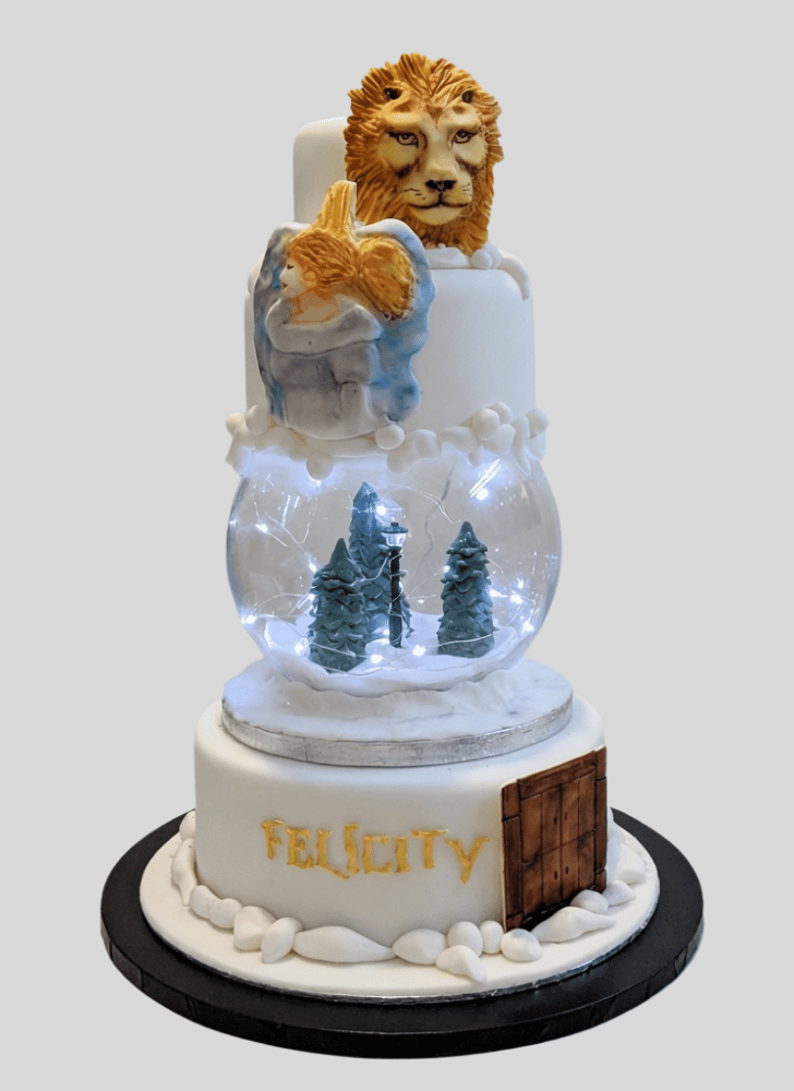 Enticing Narnia Cake