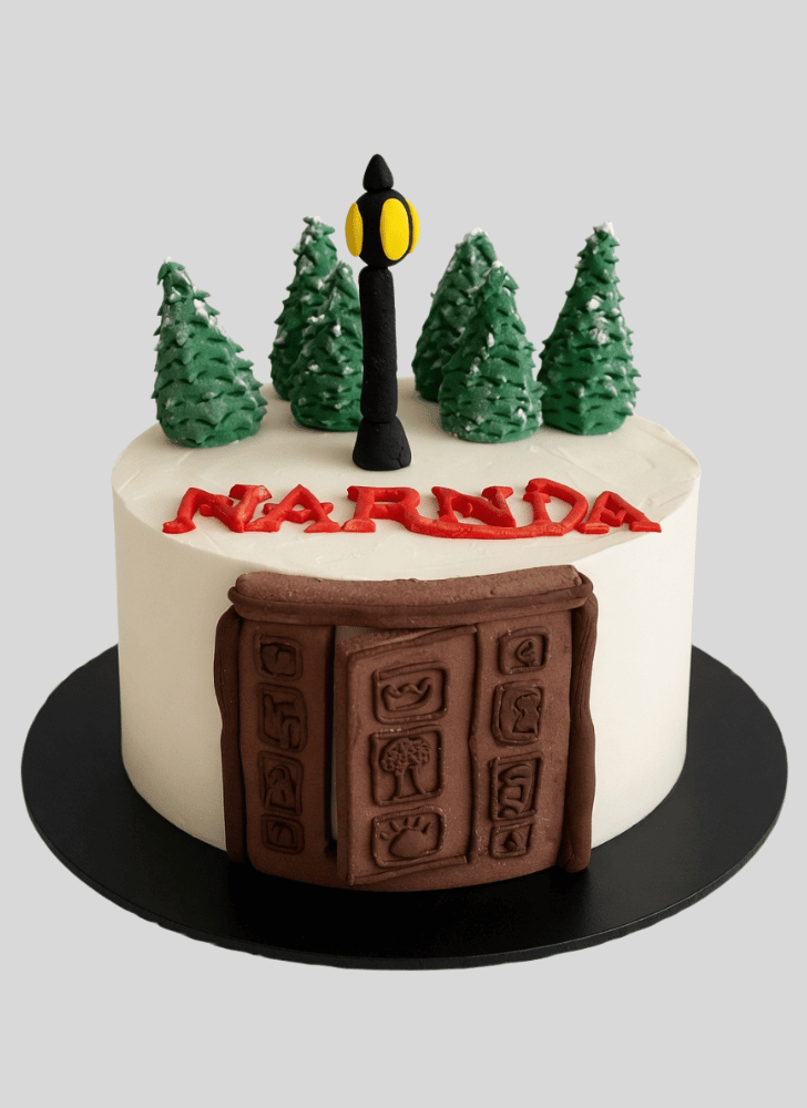 Resplendent Narnia Cake
