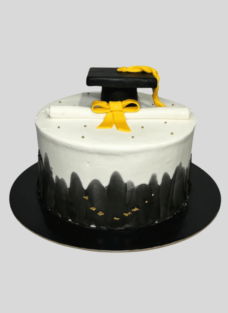 Beauteous Graduation Cake