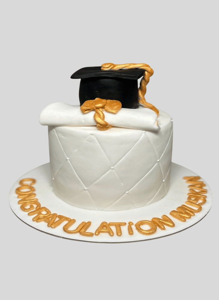 Pleasing Graduation Cake