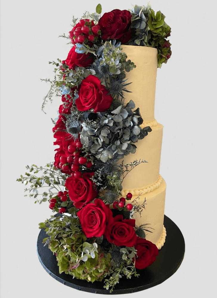 Mesmeric Red Rose Cake