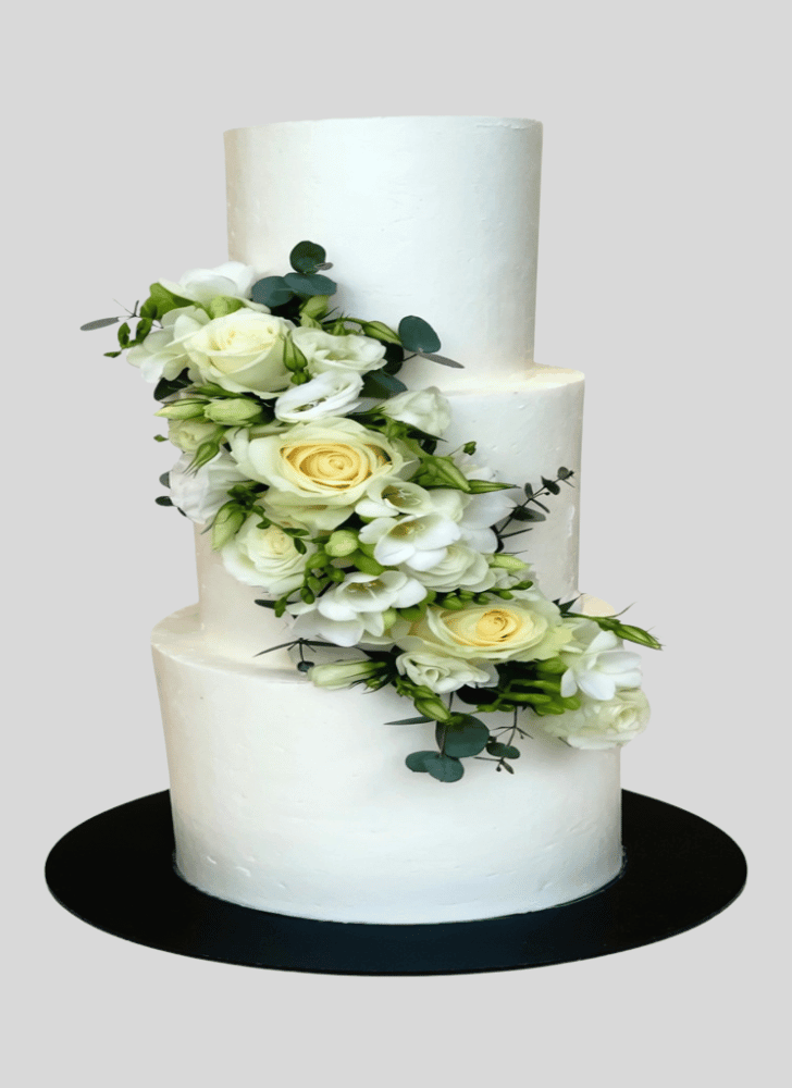 Delightful White Rose Cake