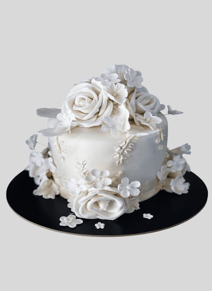 Enthralling White Rose Cake