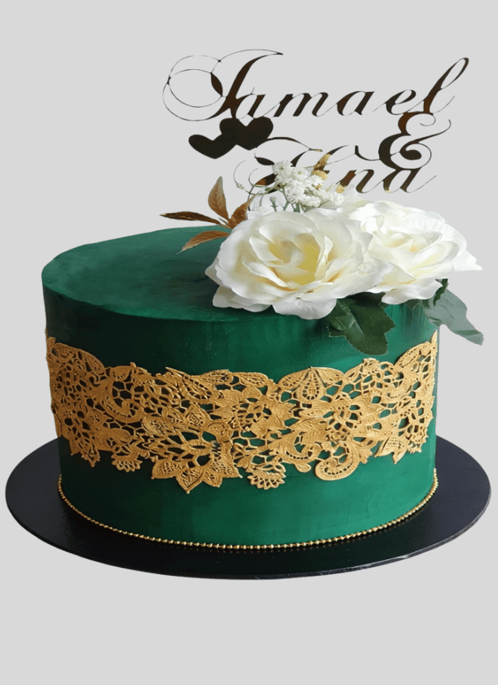 Enticing White Rose Cake