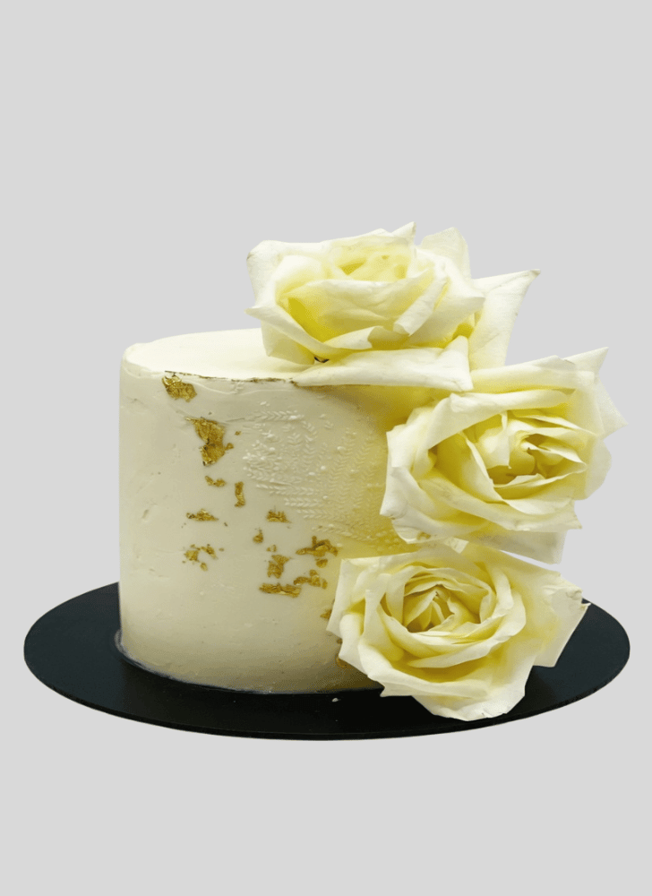 Exquisite White Rose Cake
