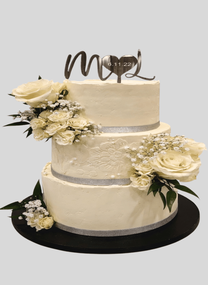 Fine White Rose Cake