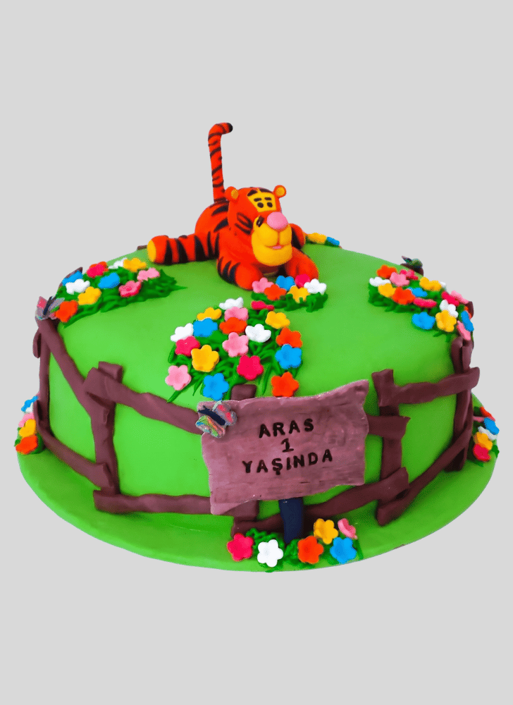 Lovely Tigger Cake Design