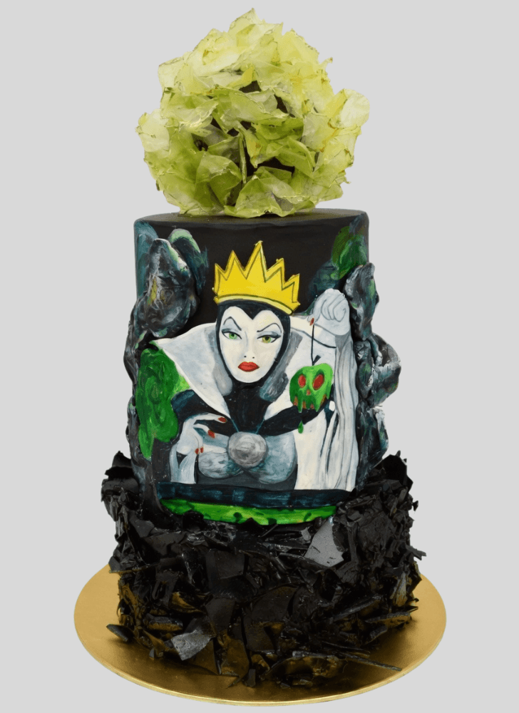 Lovely Evil Queen Cake Design