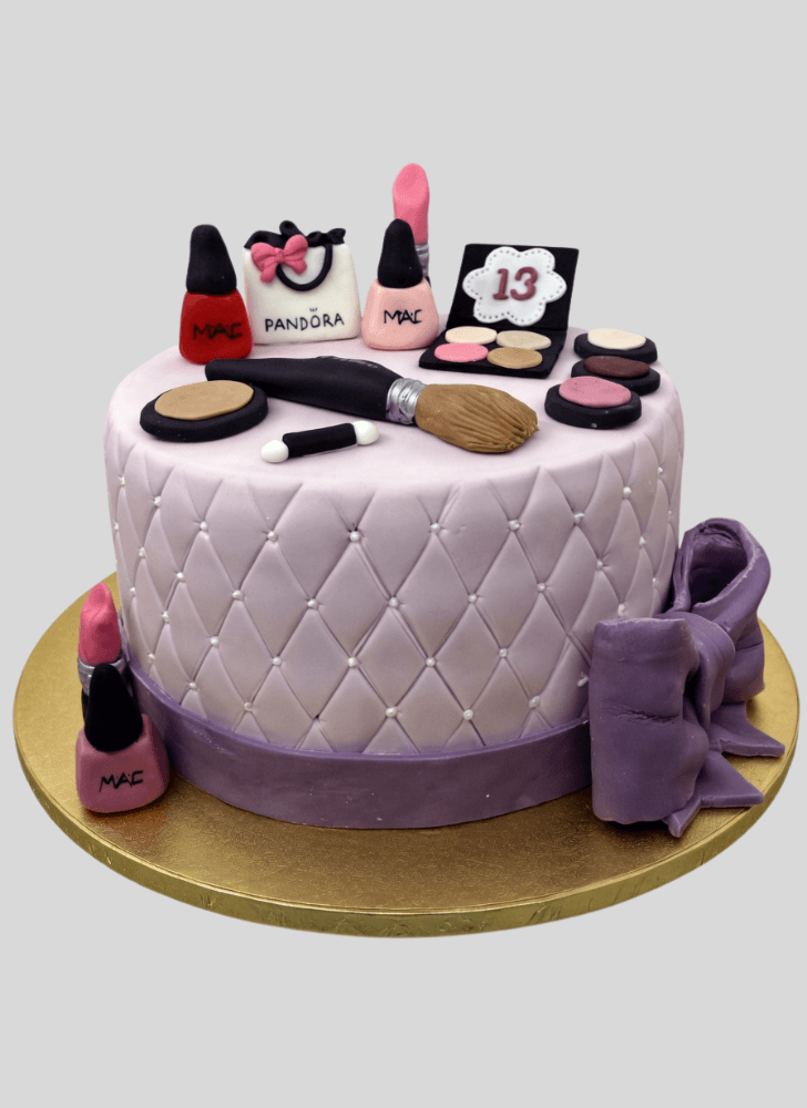 Lovely Makeup Cake Design