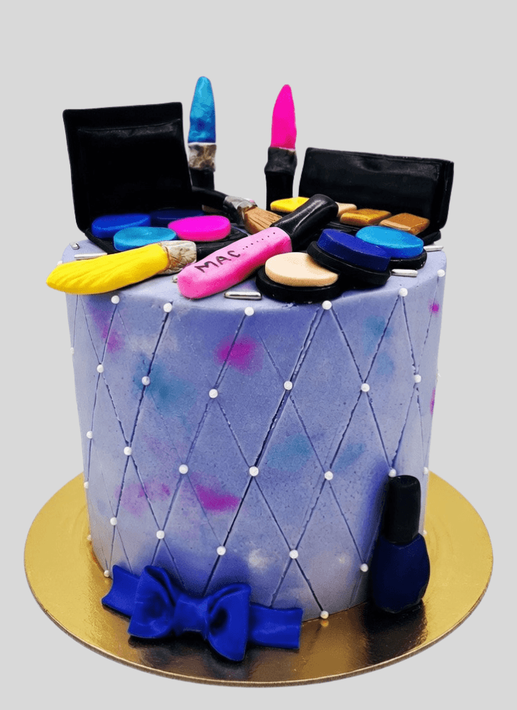 Pleasing Makeup Cake