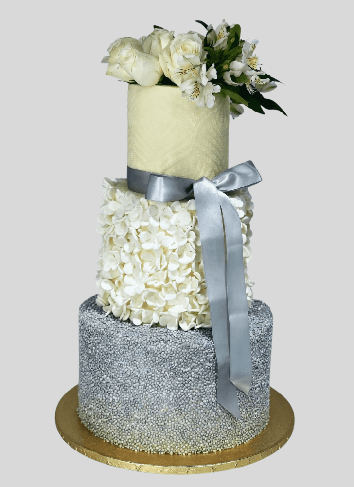 Captivating Wedding Anniversary Cake