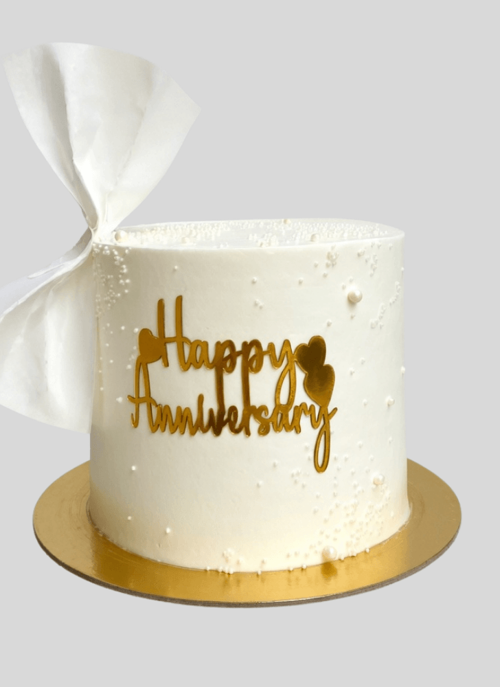 Charming Wedding Anniversary Cake