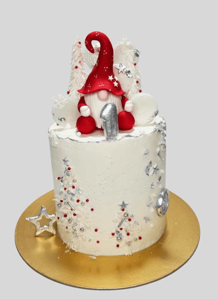Admirable Gnome Cake Design