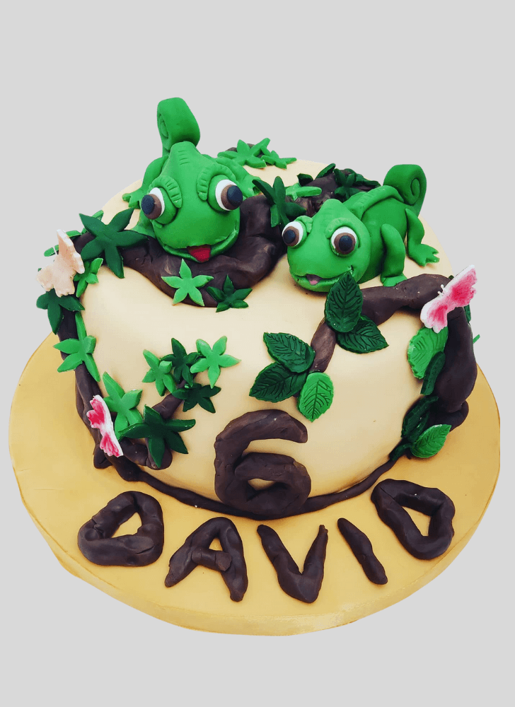 Enthralling Chameleon Cake
