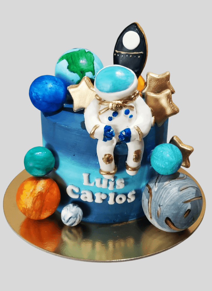 Lovely Isro Cake Design