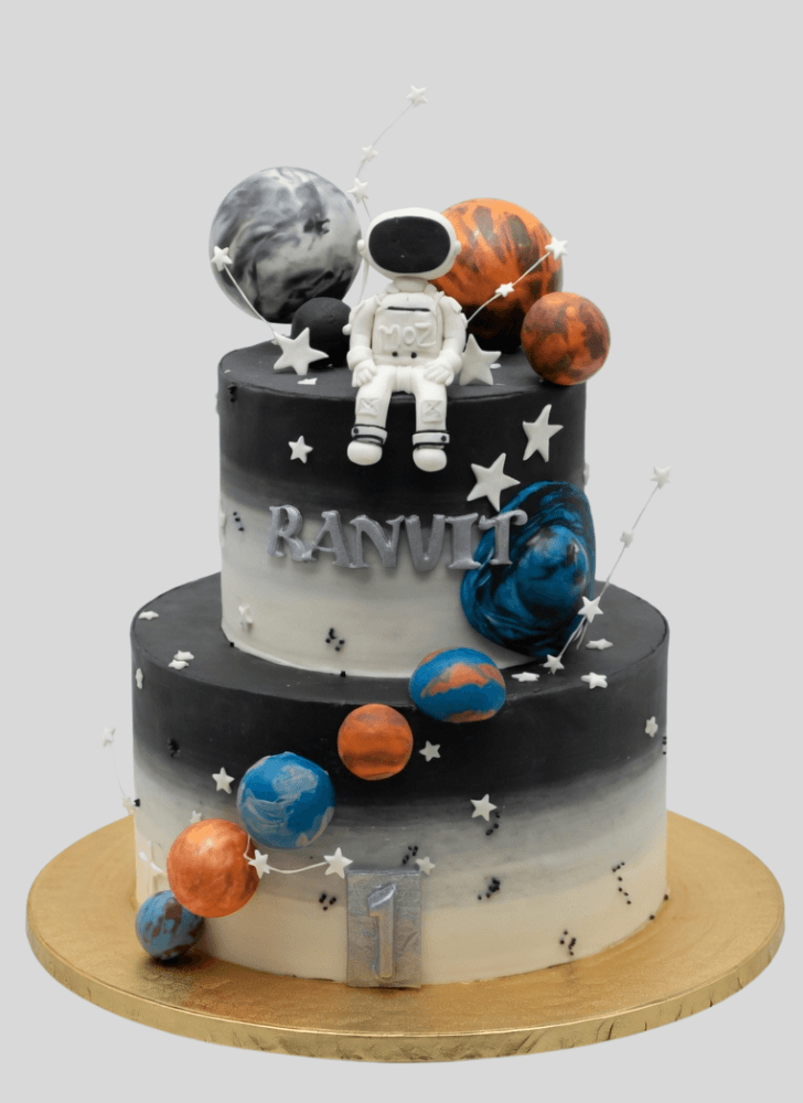 Mesmeric Isro Cake