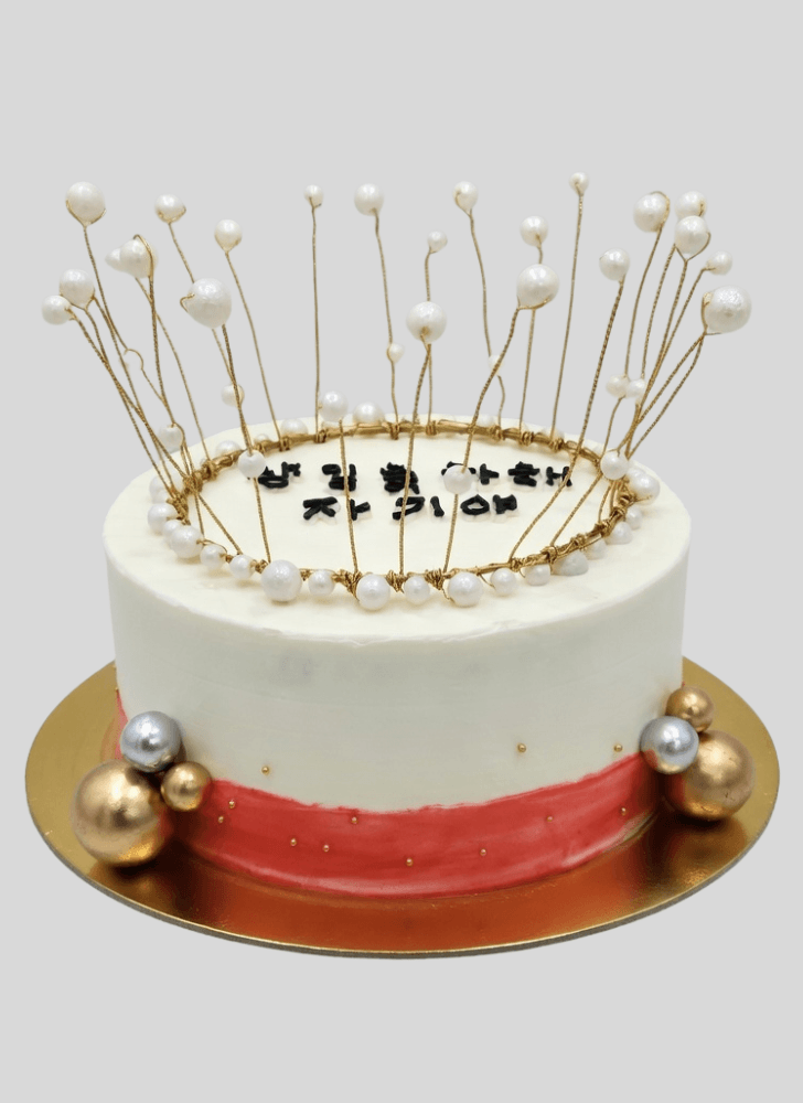 Pretty Crown Cake