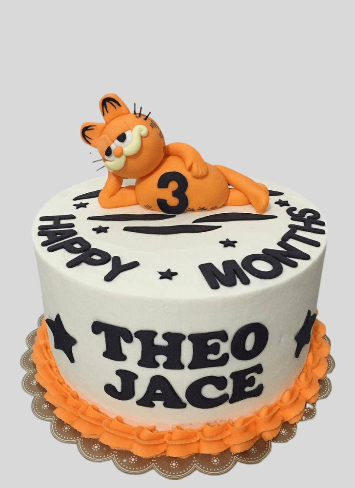 Adorable Garfield Cake