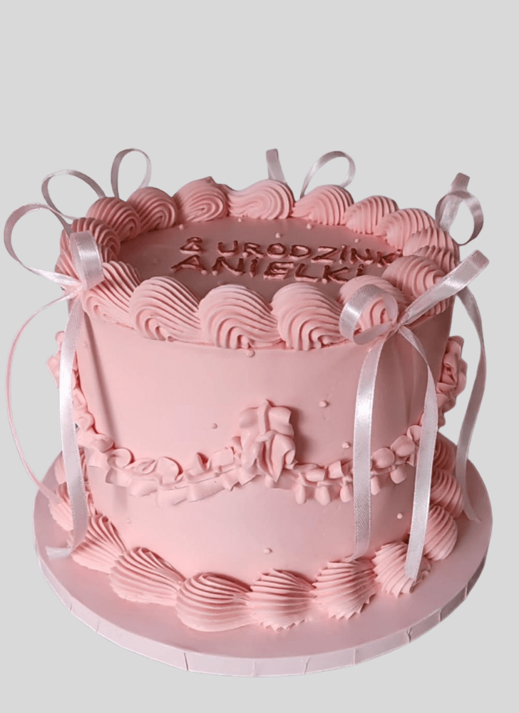 Graceful Lambeth Cake