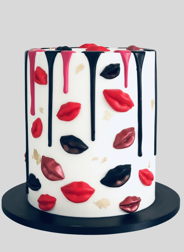 Comely Lips Cake