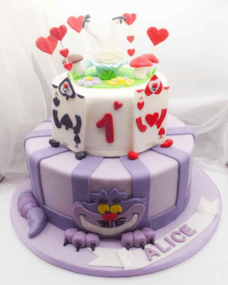 Admirable Alice in Wonderland Cake Design