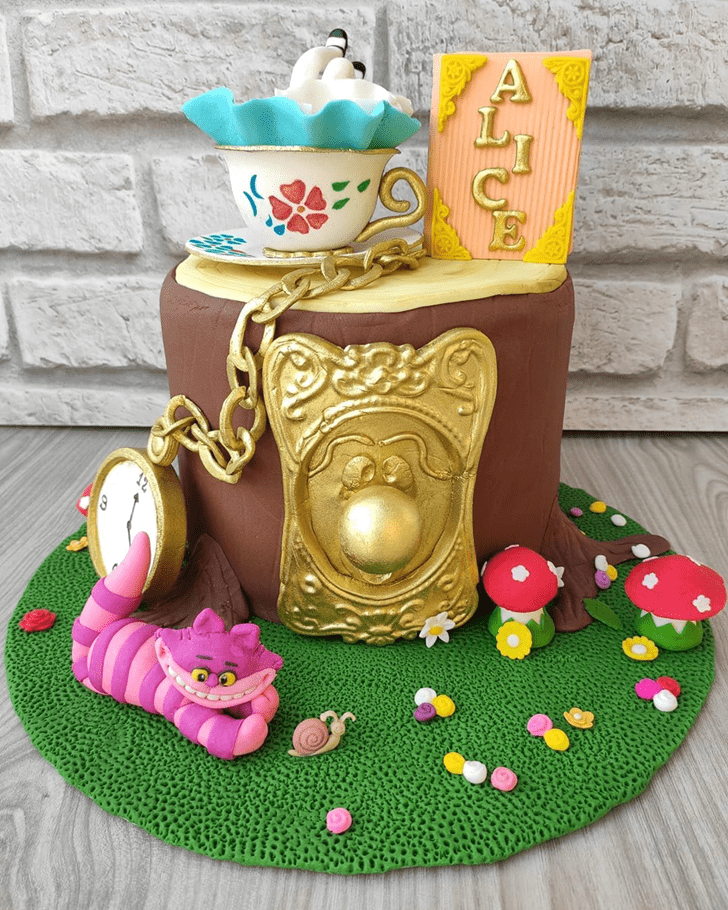 Divine Alice in Wonderland Cake