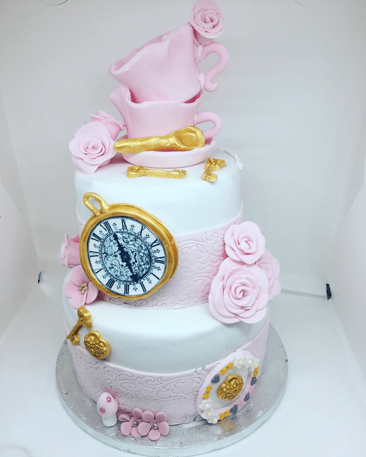 Excellent Alice in Wonderland Cake