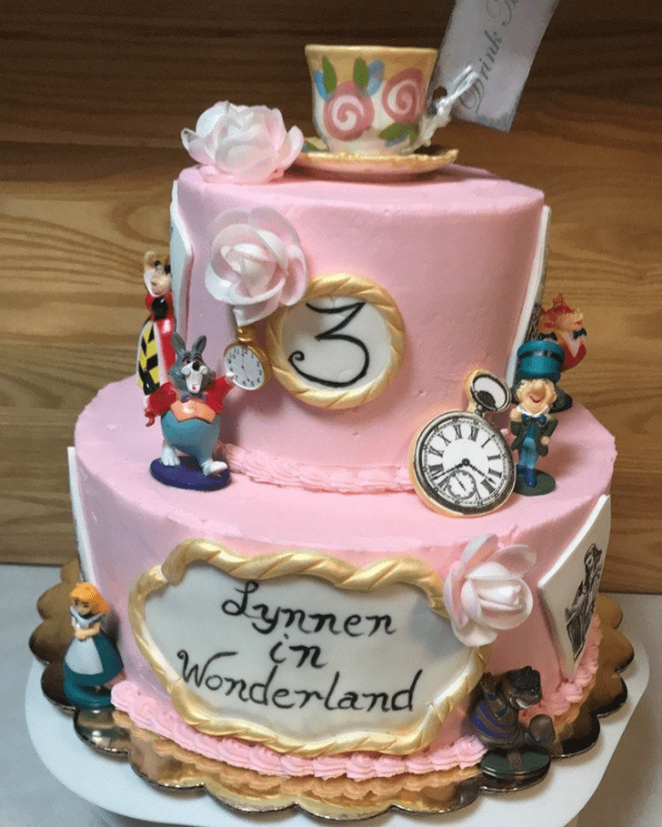 Fine Alice in Wonderland Cake