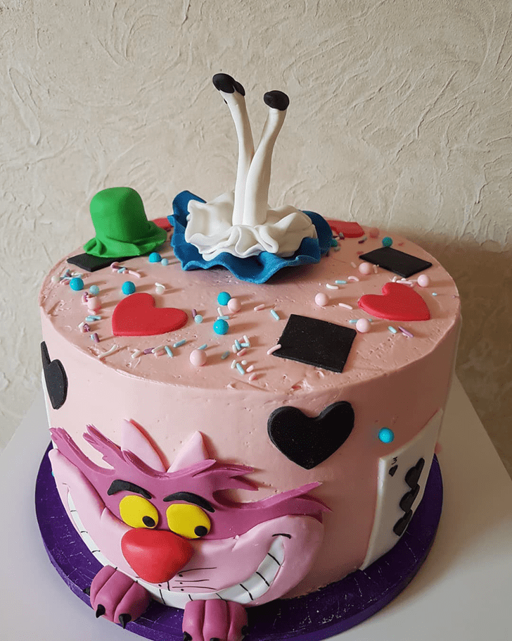 Nice Alice in Wonderland Cake