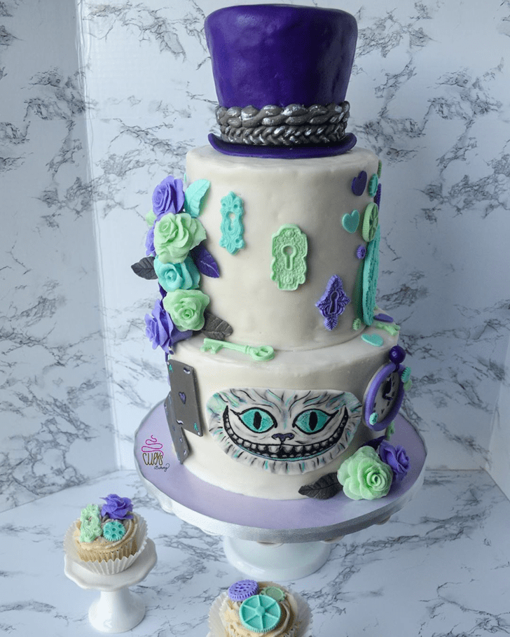 Pretty Alice in Wonderland Cake