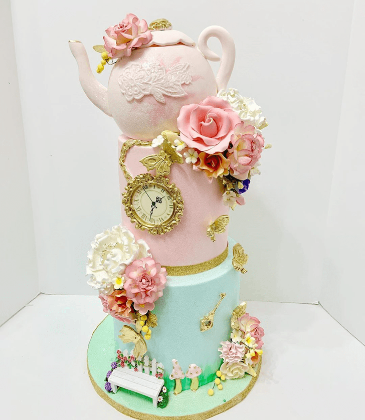 Slightly Alice in Wonderland Cake
