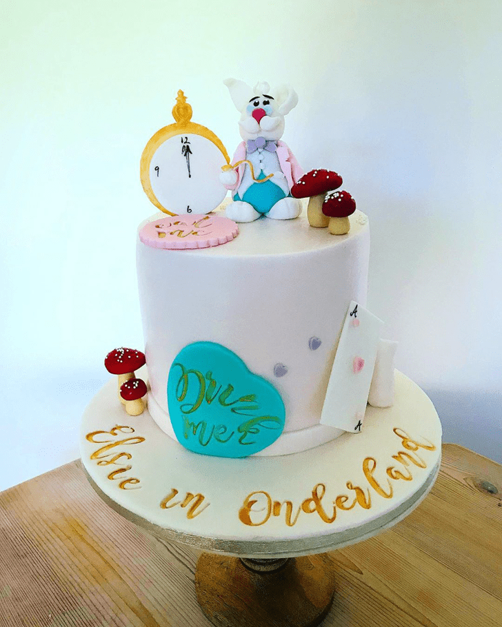 Superb Alice in Wonderland Cake