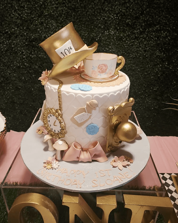 Wonderful Alice in Wonderland Cake Design