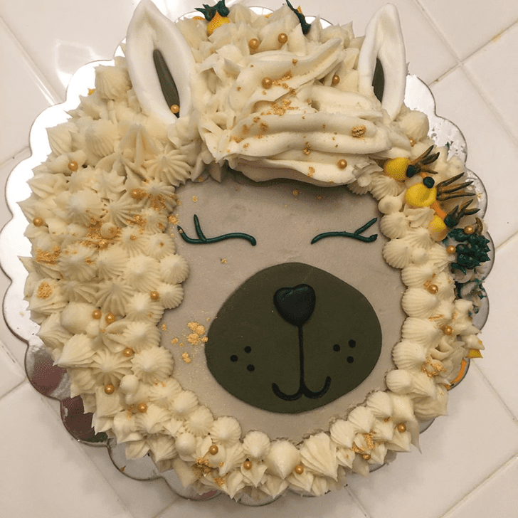 Enthralling Alpaca Cake