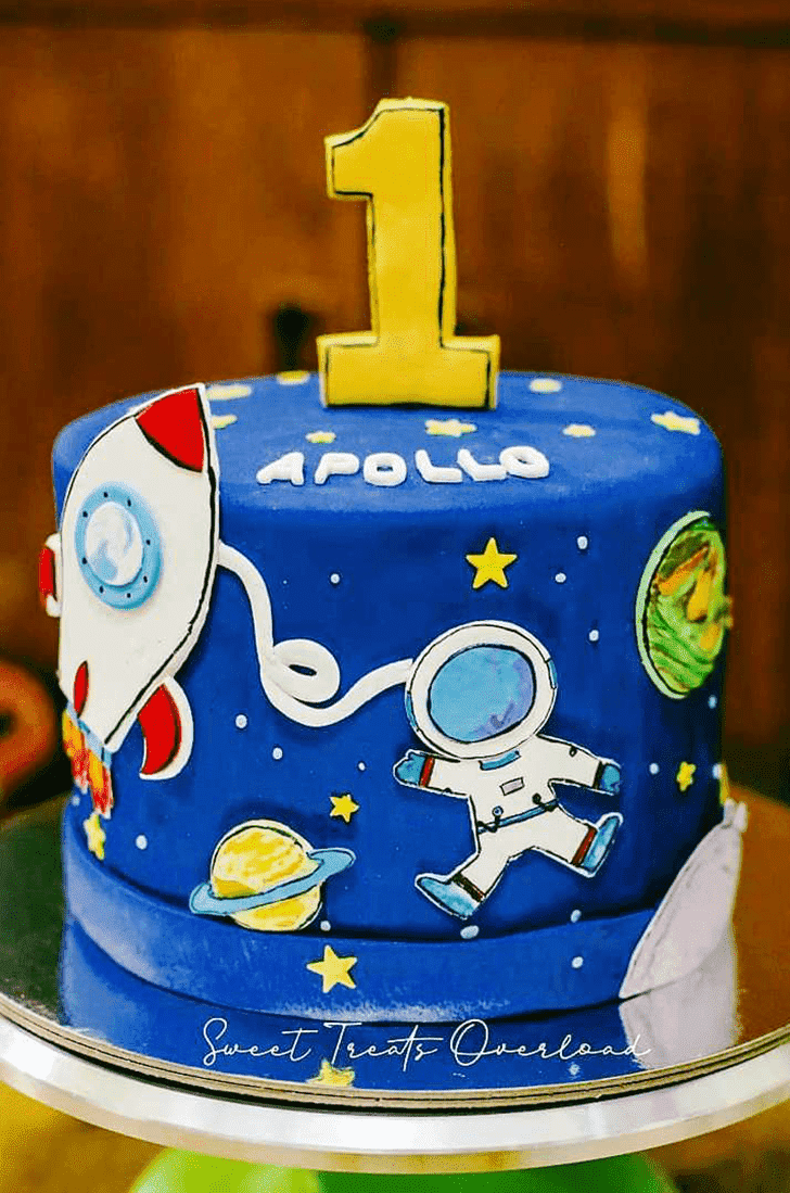 Alluring Apollo Cake