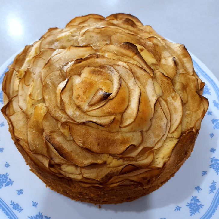 Delightful Apple Cake