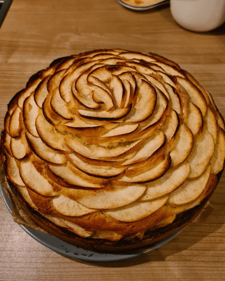 Gorgeous Apple Cake