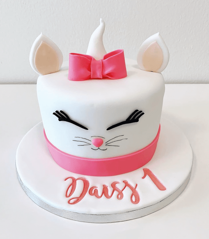 Comely Aristocats Cake