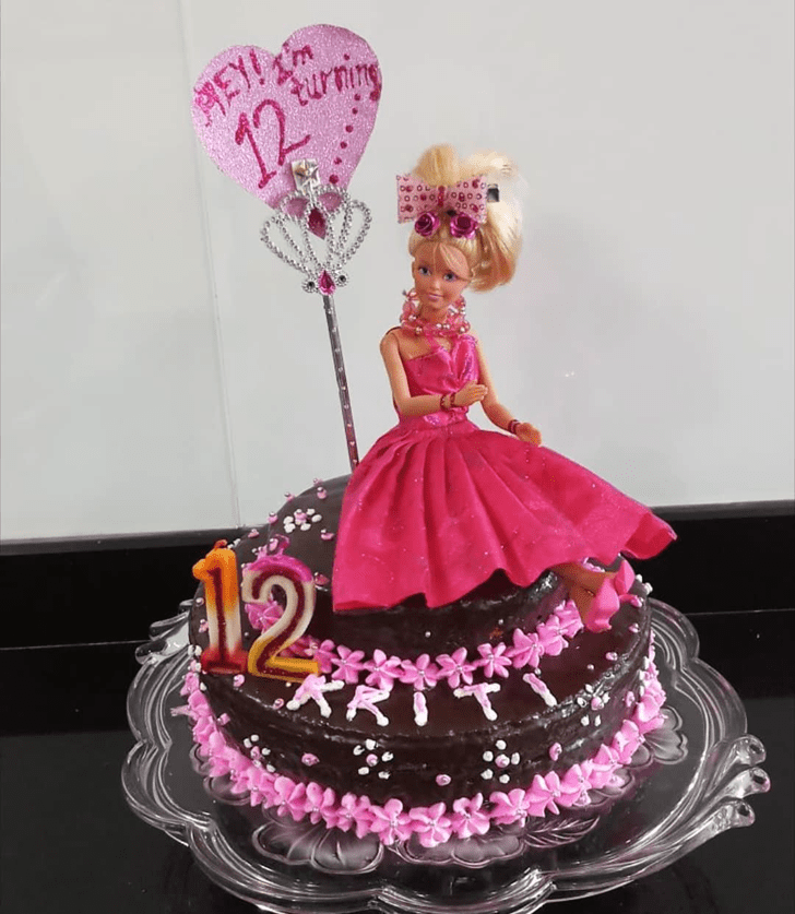 Inviting Barbie Cake